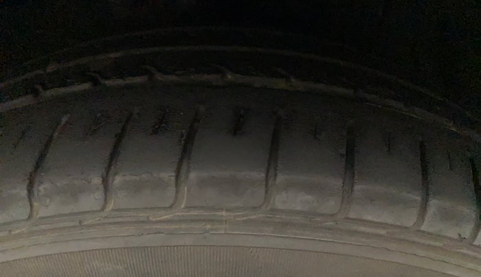 2018 Maruti Ciaz ZETA DIESEL 1.3, Diesel, Manual, 43,963 km, Right Front Tyre Tread