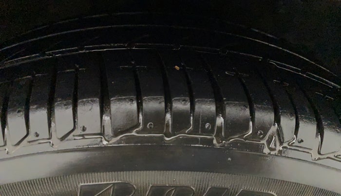 2016 Hyundai Xcent SX 1.2 (O), Petrol, Manual, 81,761 km, Right Front Tyre Tread