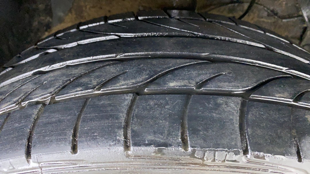 Right Front Tyre Tread