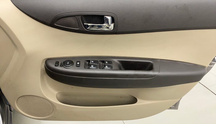 2013 Hyundai i20 SPORTZ 1.2, Petrol, Manual, 73,557 km, Driver Side Door Panels Control