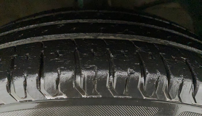 2017 Maruti Dzire VXI AMT, Petrol, Automatic, 88,813 km, Right Front Tyre Tread