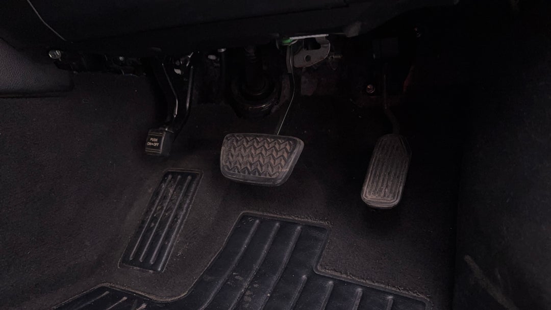 2016 Toyota Camry Altise, Automatic, 70245 km, Pedals and Footmat