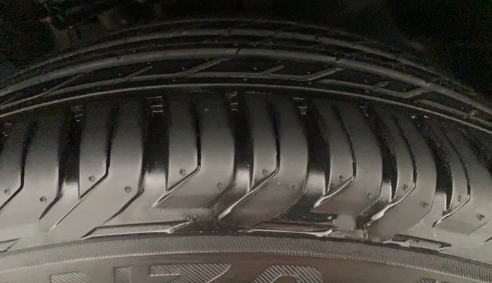 2019 Jeep Compass LIMITED PLUS PETROL AT, Petrol, Automatic, 33,578 km, Left Front Tyre Tread