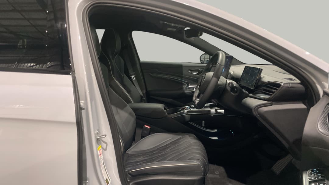 2025 Byd Seal Premium, Automatic, 2312 km, Right Side Front Door Cabin View