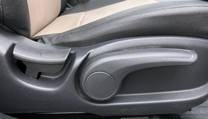 2017 Hyundai Elite i20 SPORTZ 1.2, Petrol, Manual, 61,555 km, Driver Side Adjustment Panel
