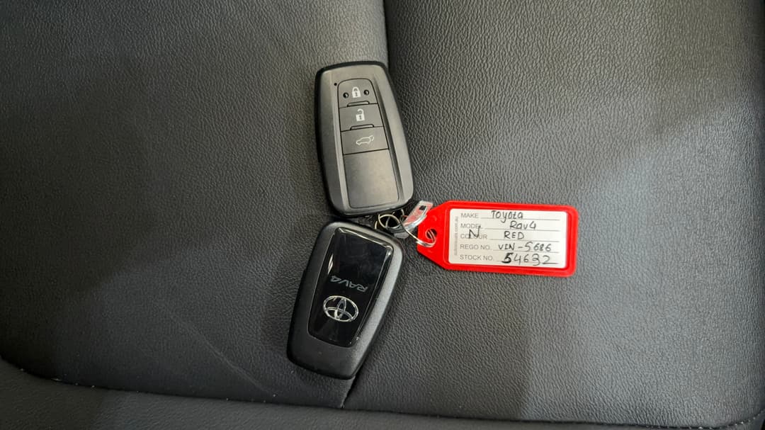 2021 Toyota RAV4 Cruiser (2WD), Automatic, 68121 km, Key Close-up