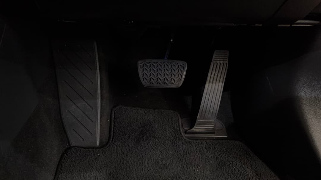 2021 Toyota RAV4 Cruiser (2WD), Automatic, 68121 km, Pedals and Footmat