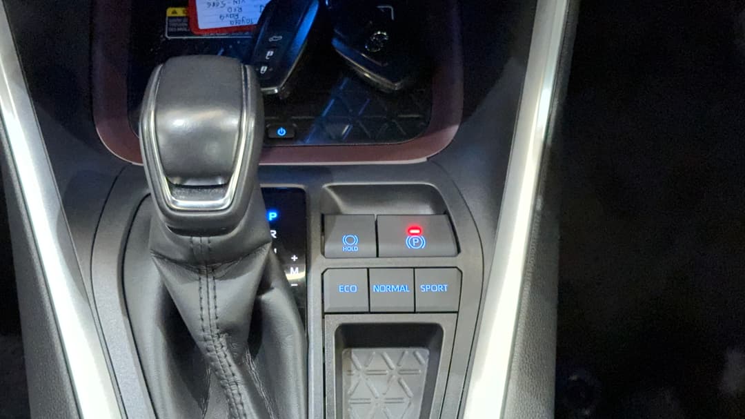 2021 Toyota RAV4 Cruiser (2WD), Automatic, 68121 km, Handbrake