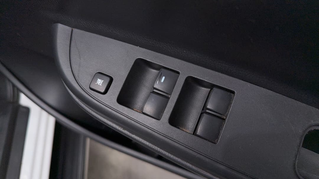 2019 Mitsubishi Triton Glx Plus (4x4), Automatic, 105756 km, Drivers Side Door Panel Controls