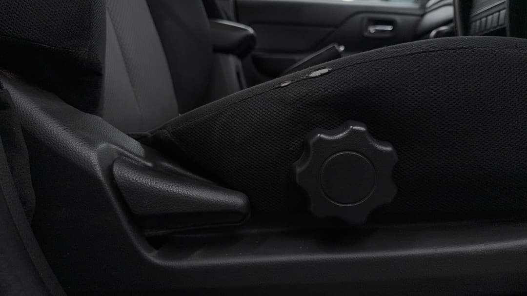 2019 Mitsubishi Triton Glx Plus (4x4), Automatic, 105756 km, Drivers Side Adjustment Panel