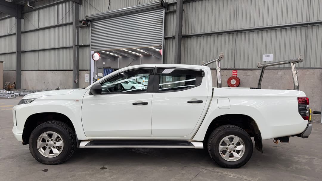 2019 Mitsubishi Triton Glx Plus (4x4), Automatic, 105756 km, Left Side View