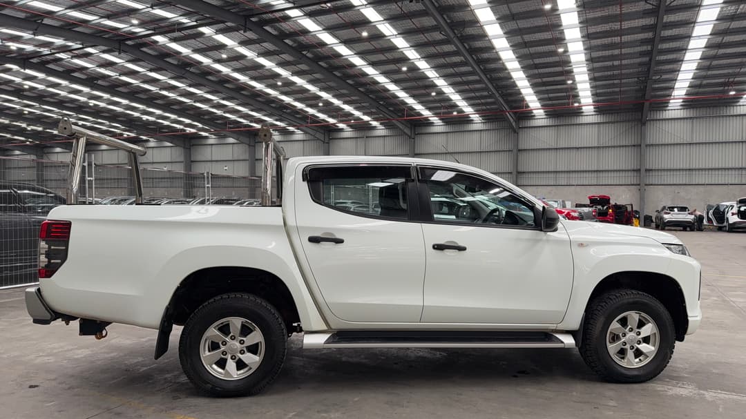2019 Mitsubishi Triton Glx Plus (4x4), Automatic, 105756 km, Right Side View