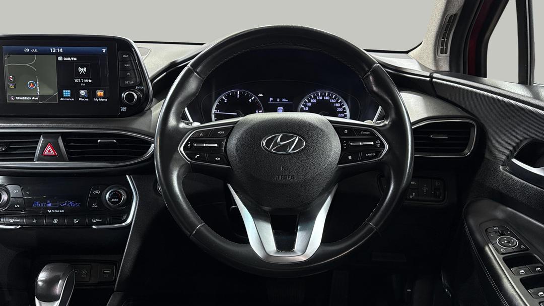 2018 Hyundai Santa Fe Elite Crdi (4x4), Automatic, 148342 km, Steering Wheel Close-up