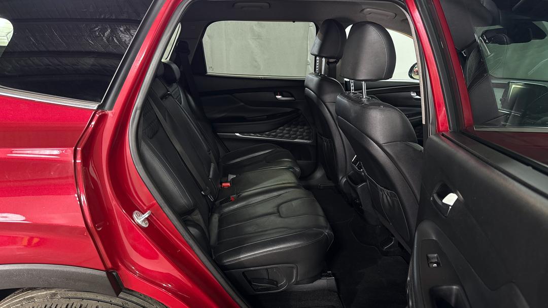 2018 Hyundai Santa Fe Elite Crdi (4x4), Automatic, 148342 km, Right Side Rear Door Cabin View