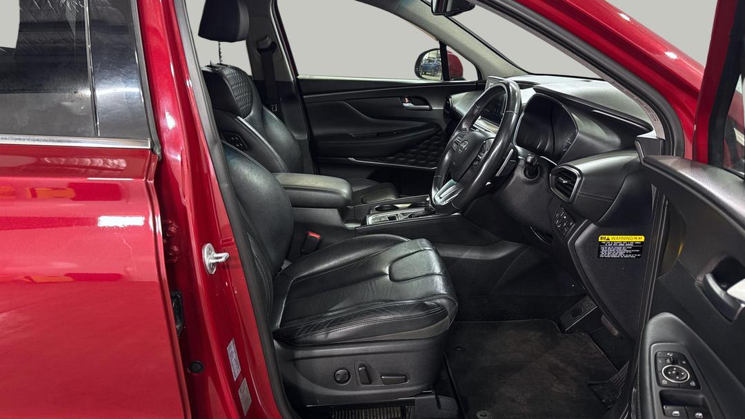 2018 Hyundai Santa Fe Elite Crdi (4x4), Automatic, 148342 km, Right Side Front Door Cabin View