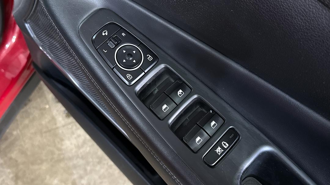 2018 Hyundai Santa Fe Elite Crdi (4x4), Automatic, 148342 km, Drivers Side Door Panel Controls