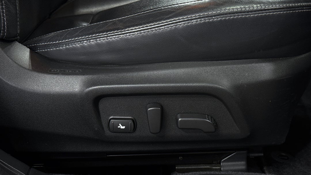 2016 Subaru Outback 2.5i Premium AWD, Automatic, 118627 km, Drivers Side Adjustment Panel