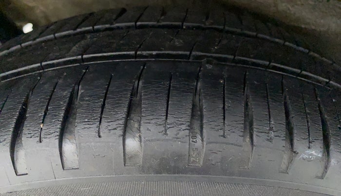 2014 Maruti Wagon R 1.0 VXI, Petrol, Manual, 64,199 km, Left Front Tyre Tread