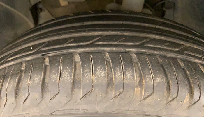 2015 Nissan Terrano XL (P), Petrol, Manual, 46,872 km, Left Front Tyre Tread