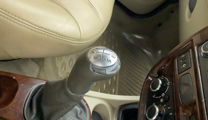 2015 Nissan Terrano XL (P), Petrol, Manual, 46,872 km, Gear lever - Knob has minor damage