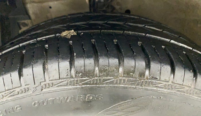 2014 Maruti Ertiga VXI, Petrol, Manual, 45,864 km, Left Front Tyre Tread