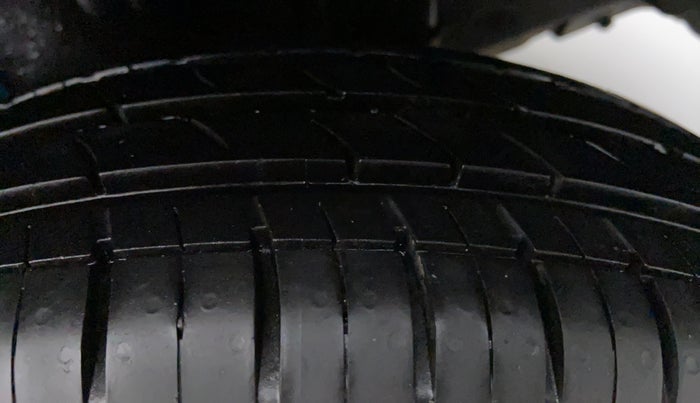 2022 Hyundai GRAND I10 NIOS SPORTZ CNG MT, CNG, Manual, 5,151 km, Left Front Tyre Tread