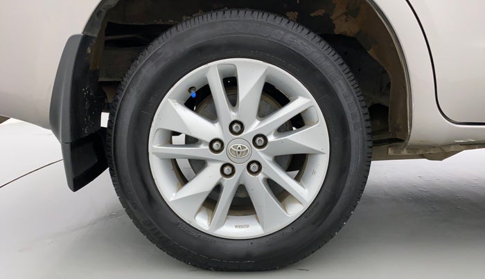 2020 Toyota Innova Crysta 2.4 GX 7 STR, Diesel, Manual, 42,217 km, Right Rear Wheel