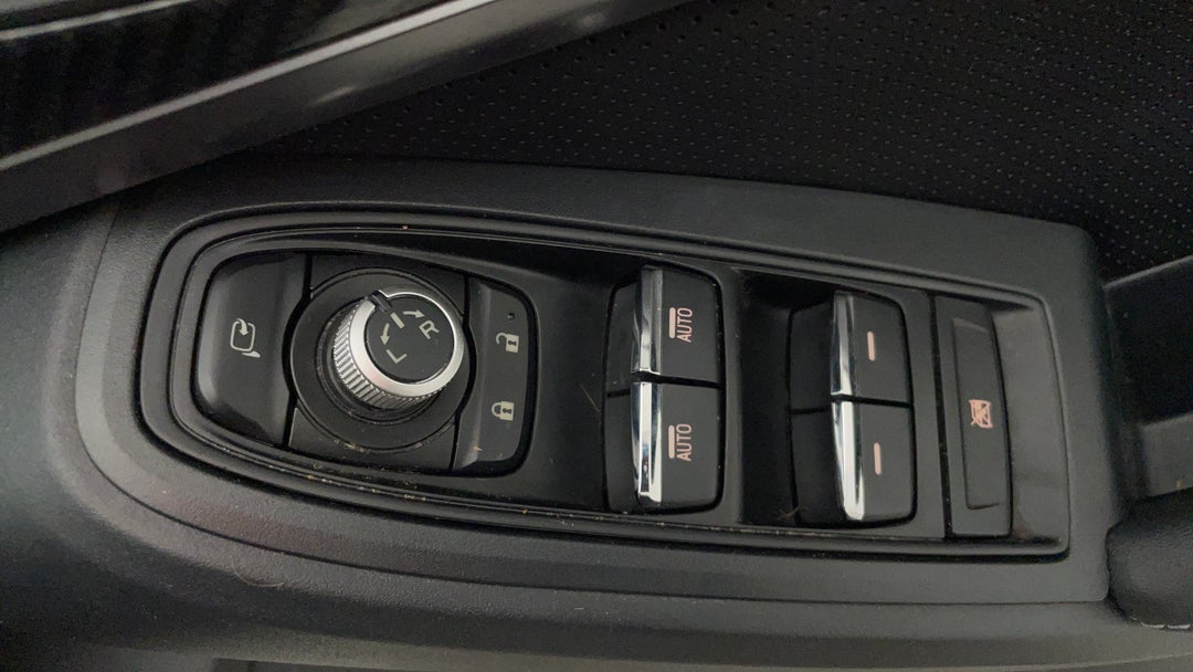 2017 Subaru Impreza 2.0i-s (awd), Automatic, 52504 km, Drivers Side Door Panel Controls