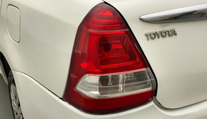 2011 Toyota Etios G, Petrol, Manual, 92,360 km, Left tail light - Minor damage