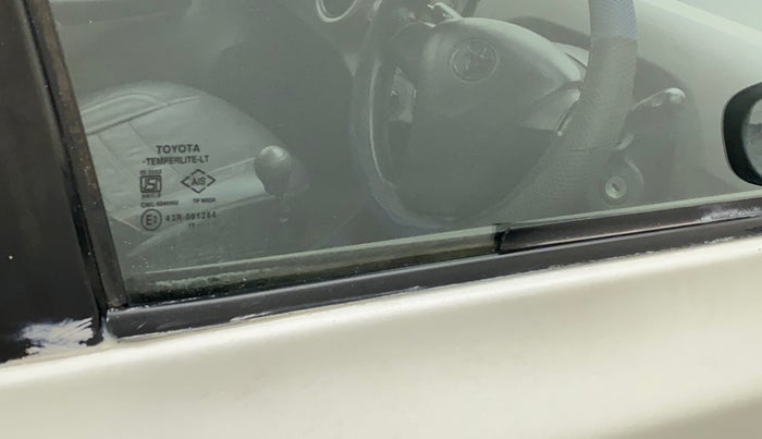 2011 Toyota Etios G, Petrol, Manual, 92,360 km, Driver-side door - Weather strip has minor damage