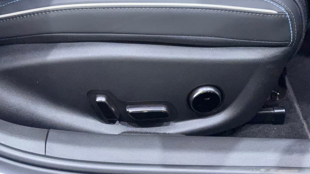 2025 Byd Seal Performance, Automatic, 23875 km, Drivers Side Adjustment Panel