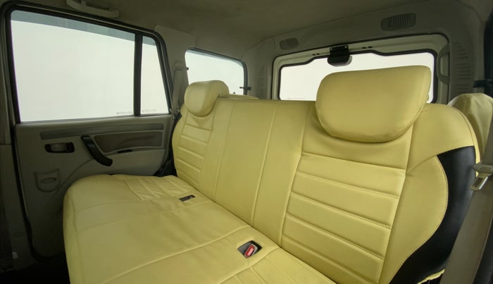 2020 Mahindra Scorpio S5, Diesel, Manual, 61,120 km, Right Side Door Cabin View