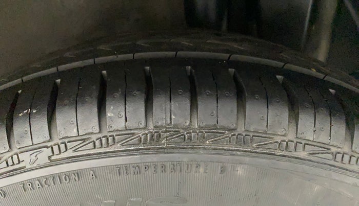 2013 Maruti Ritz VXI, Petrol, Manual, 62,232 km, Left Rear Tyre Tread