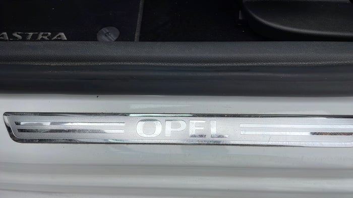 Opel Astra-Running Board LHS  Scratch