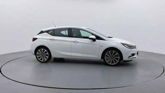 Opel Astra-Right Side View