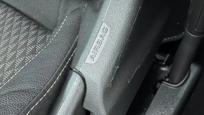 Opel Astra-Seat LHS Front Scratch