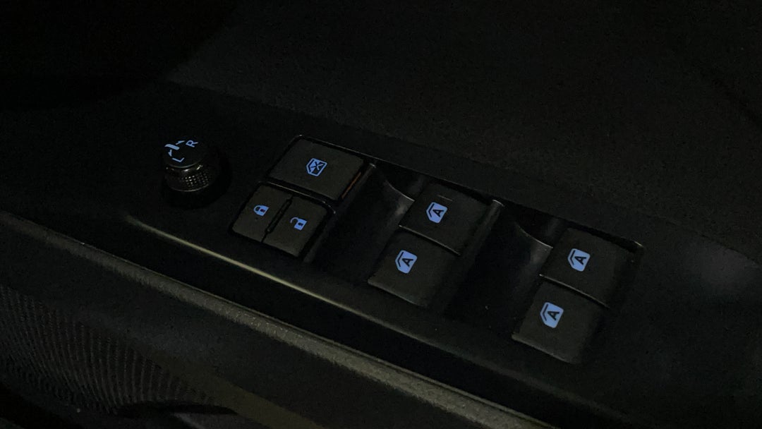 2019 Toyota Camry Ascent Hybrid, Automatic, 76211 km, Drivers Side Door Panel Controls