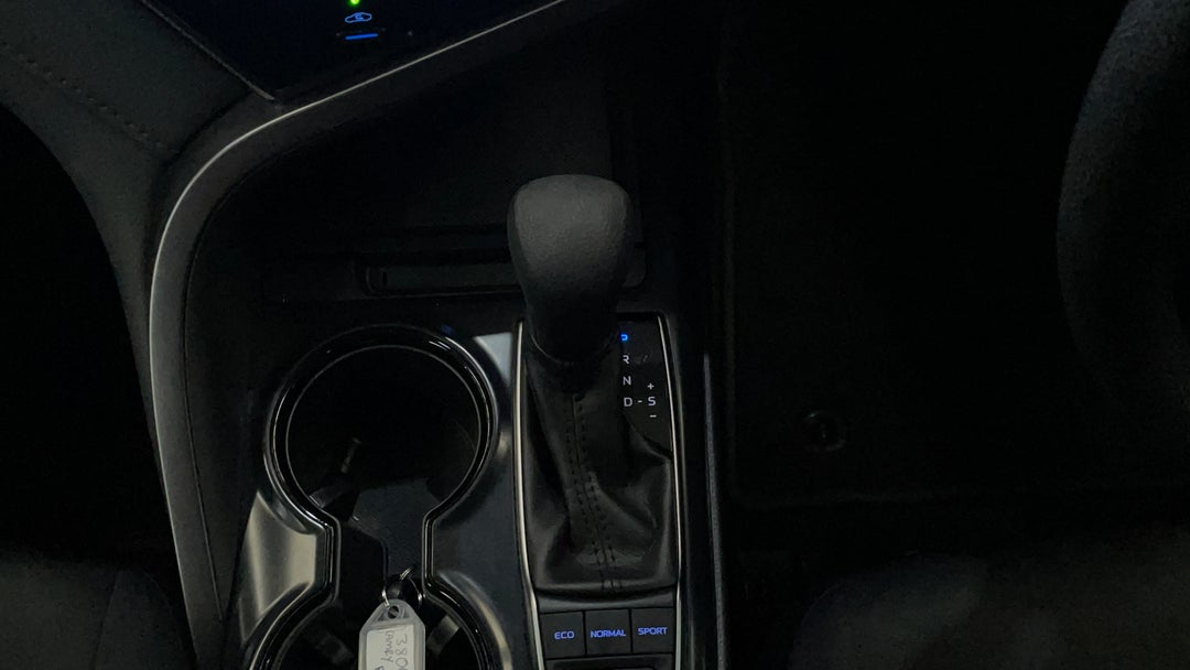 2019 Toyota Camry Ascent Hybrid, Automatic, 76211 km, Gear Lever 