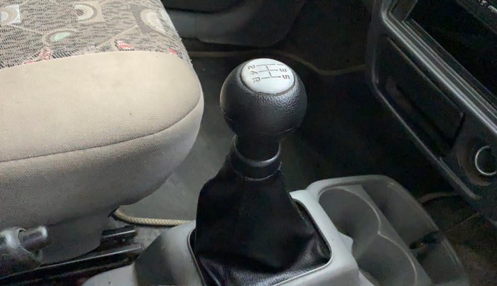 2011 Maruti Alto K10 LXI, Petrol, Manual, 42,237 km, Gear lever - Knob has minor damage