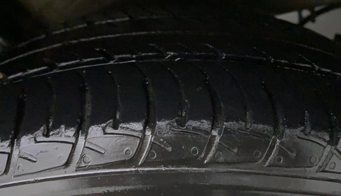 2018 Maruti Celerio VXI CNG D, CNG, Manual, 30,488 km, Left Front Tyre Tread