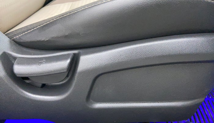 2018 Hyundai Elite i20 Magna Executive 1.2, Petrol, Manual, 21,666 km, Driver Side Adjustment Panel