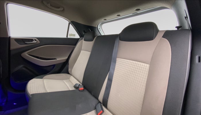 2018 Hyundai Elite i20 Magna Executive 1.2, Petrol, Manual, 21,666 km, Right Side Door Cabin View