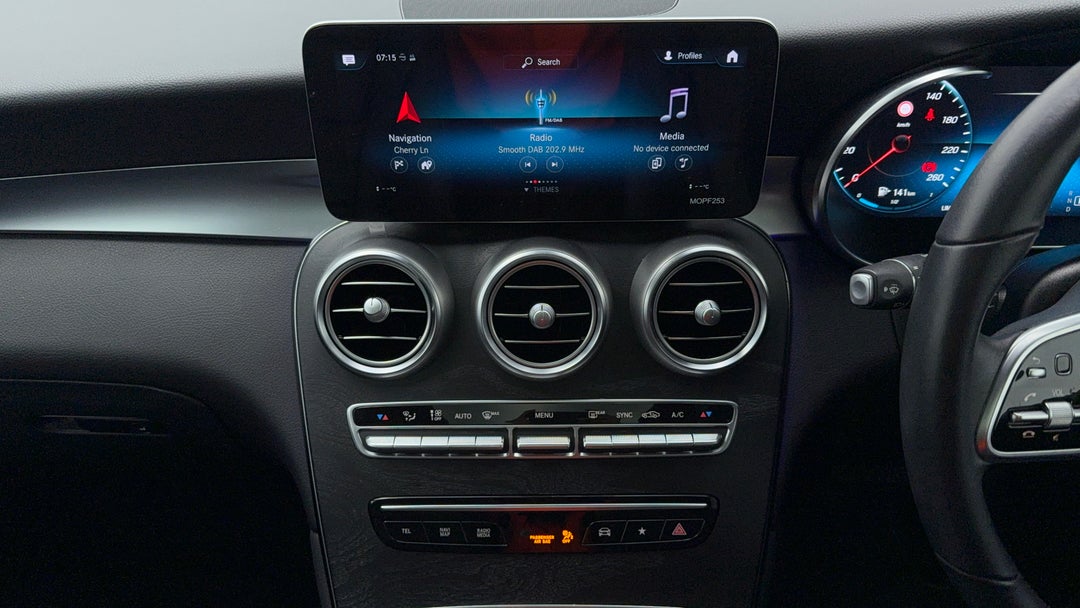 2020 Mercedes-benz GLC 200, Automatic, 40536 km, Center Console