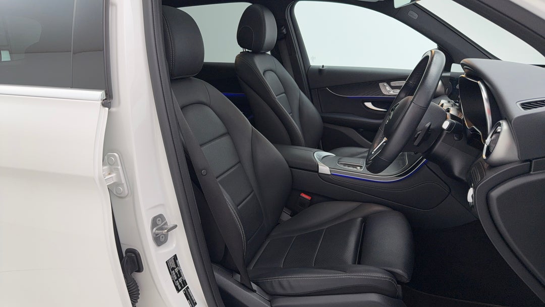2020 Mercedes-benz GLC 200, Automatic, 40536 km, Right Side Front Door Cabin View