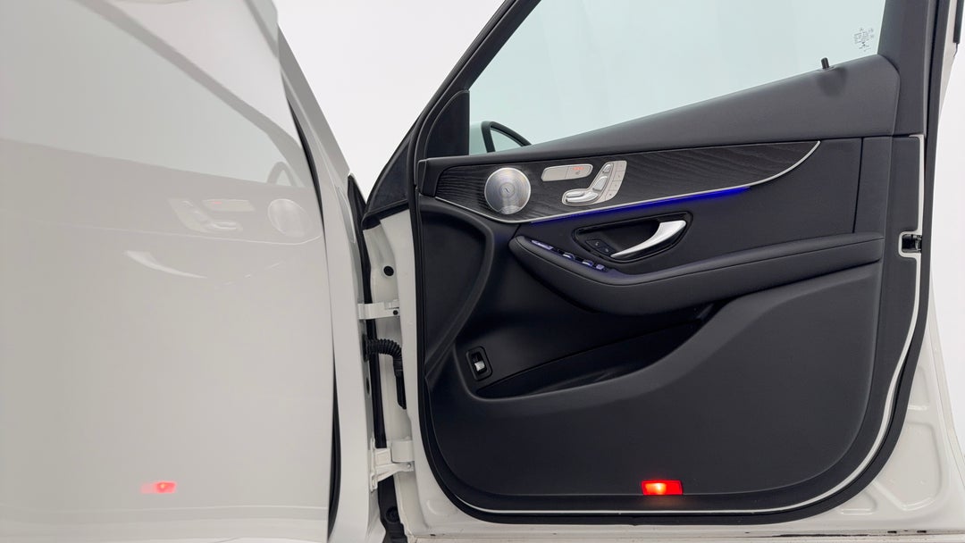 2020 Mercedes-benz GLC 200, Automatic, 40536 km, Speaker View