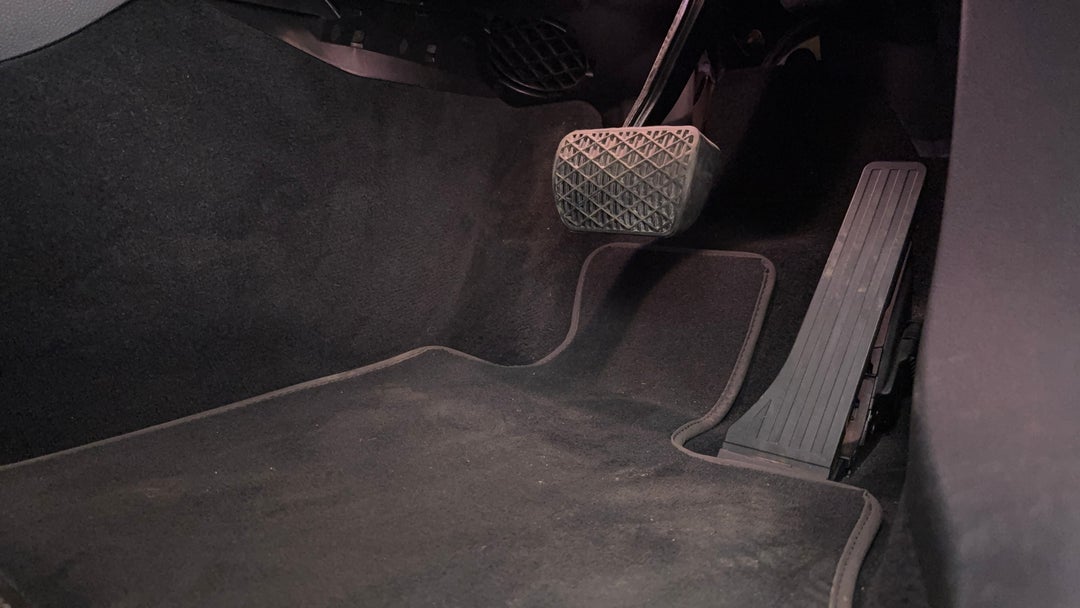 2020 Mercedes-benz GLC 200, Automatic, 40536 km, Pedals and Footmat