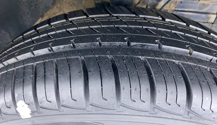 2019 Maruti Vitara Brezza VDI, Diesel, Manual, 24,195 km, Right Front Tyre Tread