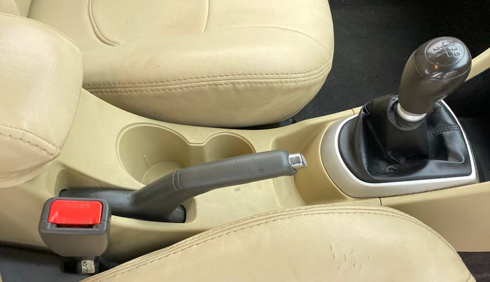 2013 Hyundai Verna FLUIDIC 1.6 SX VTVT, Petrol, Manual, 73,632 km, Gear Lever