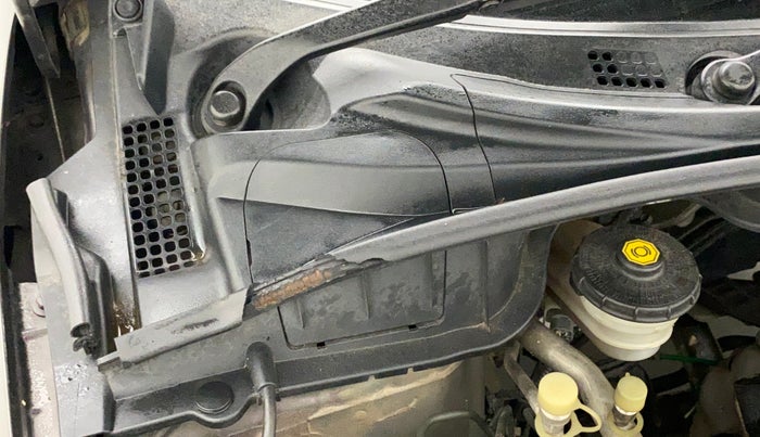 2014 Honda City 1.5L I-VTEC V MT, Petrol, Manual, 89,429 km, Bonnet (hood) - Cowl vent panel has minor damage