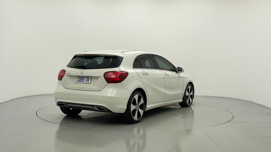 Right Back Diagonal (45- Degree) View